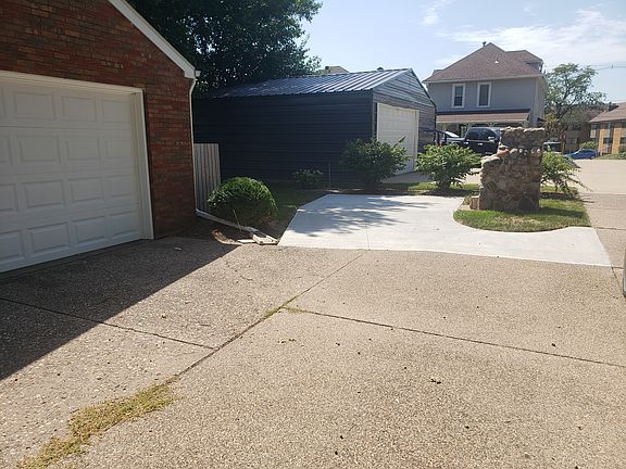 Off street parking in back yard.