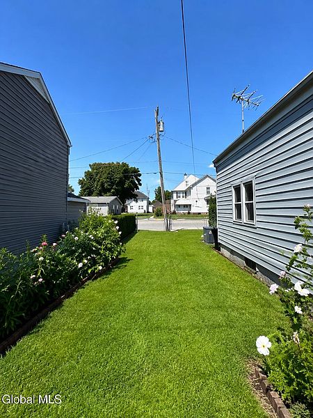 2nd image of 486 W Park Place