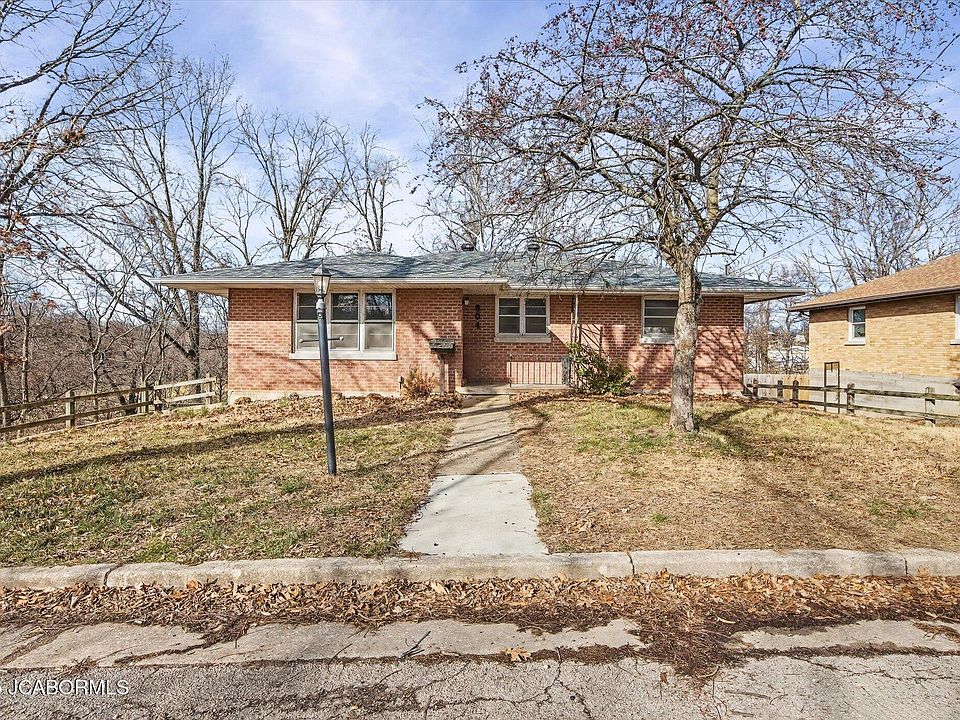 1st image of 804 Deeg St