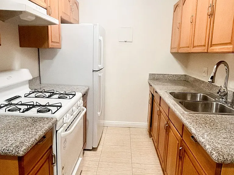 826 Harvard, LLC — Photo 8