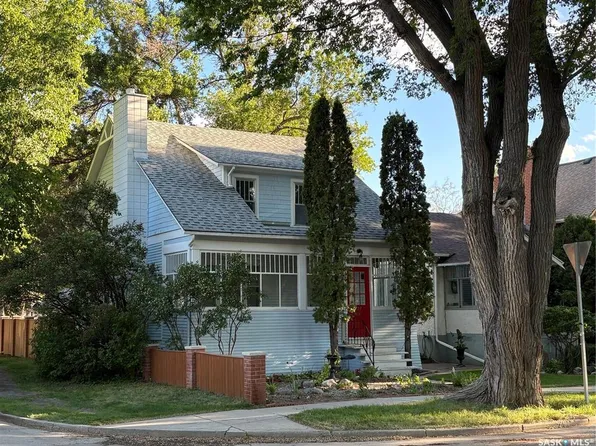 734 10th STREET E, Saskatoon, SK S7H 0H1