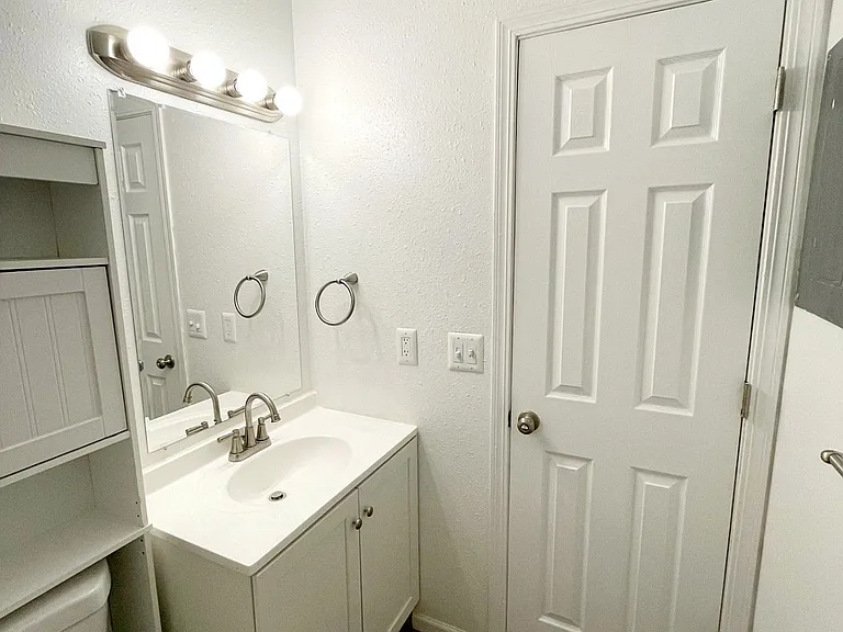 4915 Huntington Ave #6 — Photo 11