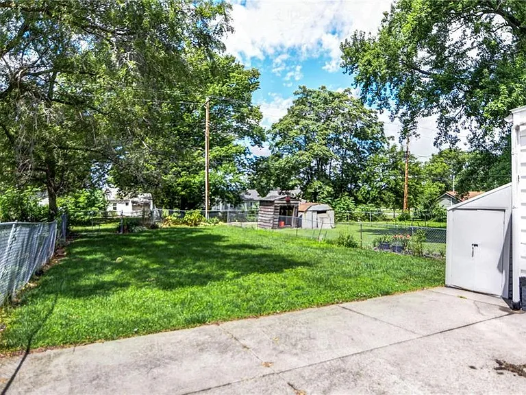 1739 N Gulick Ave — Photo 2