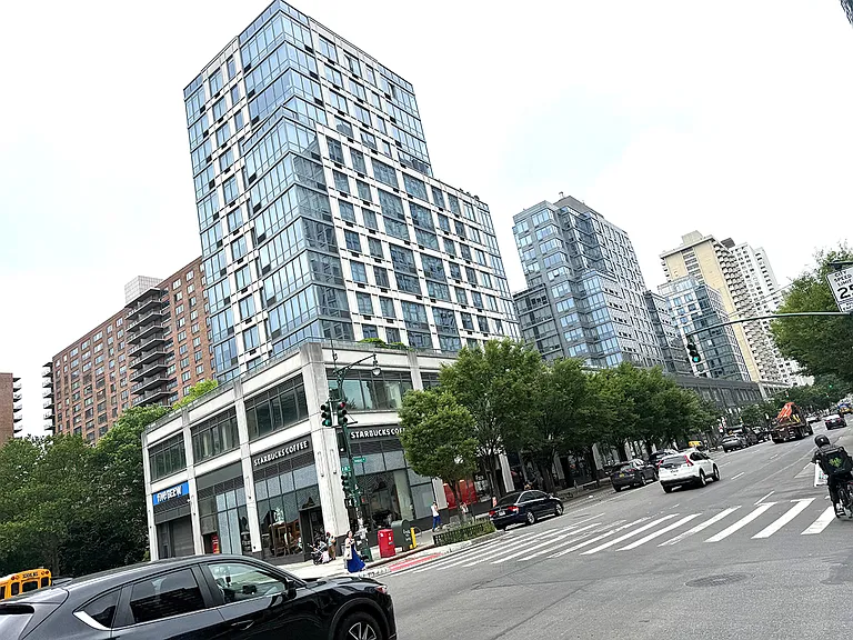 392 Central Park W #6T — Photo 19