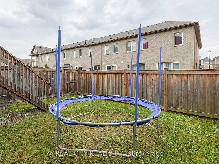306 Gillett Point N — Photo 32