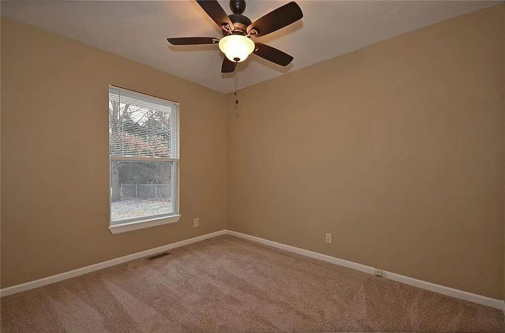 6130 Northeast Vivion Road - 1 — Photo 2
