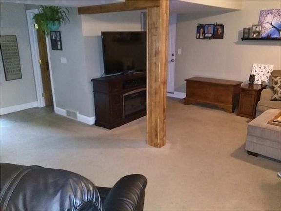 4th image of 19 Crystal Springs Ln
