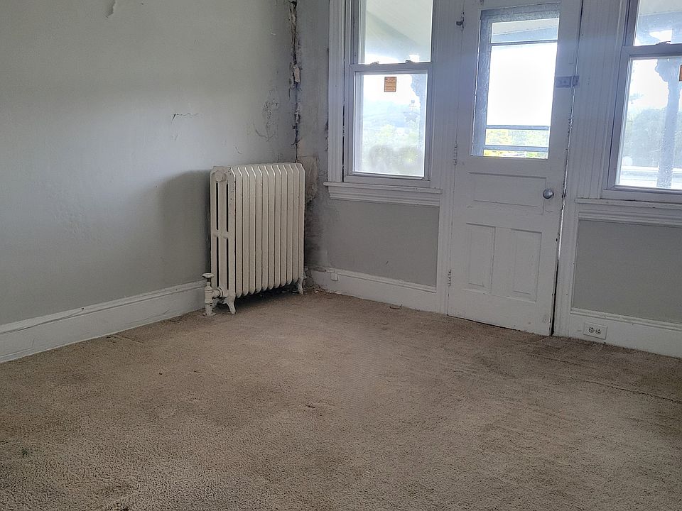 1st image of 132 Clymer St APT 2
