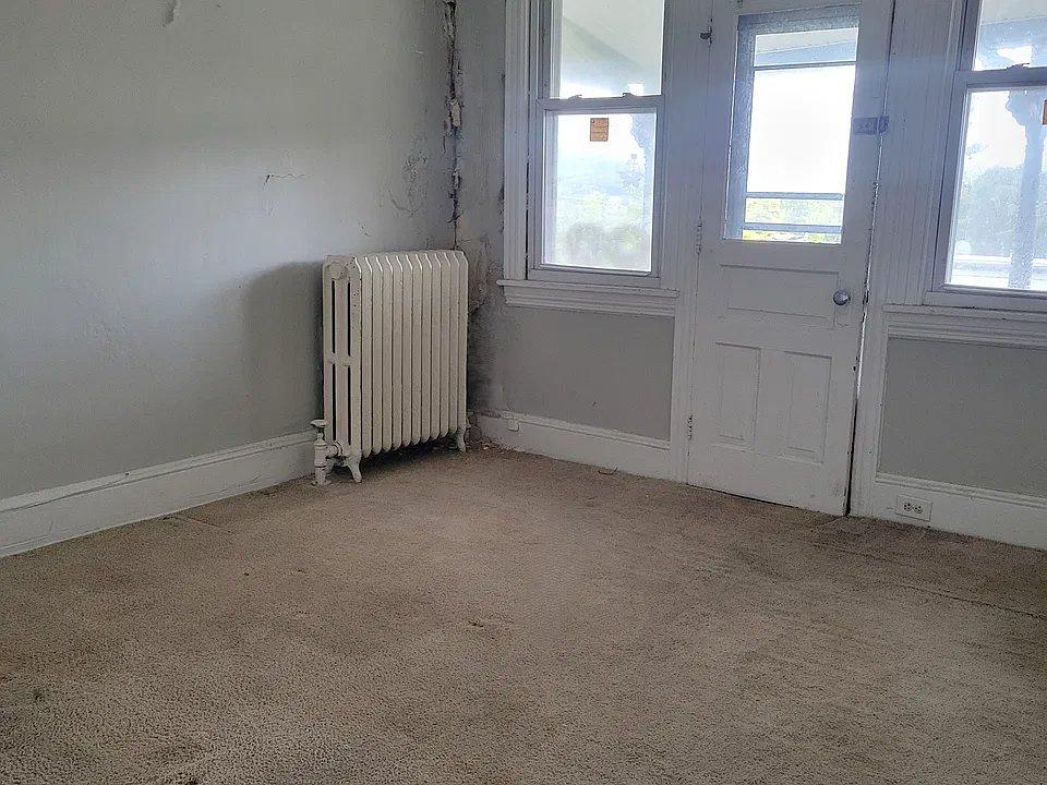 132 Clymer St #2