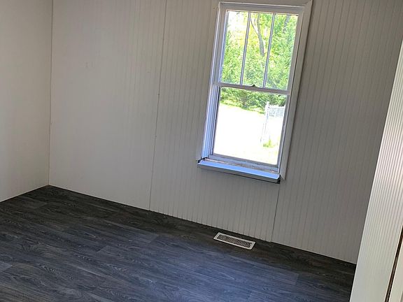 3rd image of 402 Ketron Ln