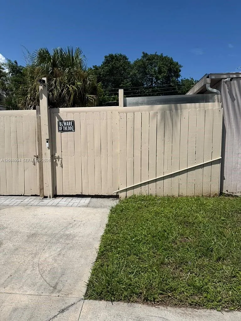 Pompano Beach Highlands 2 — Photo 2