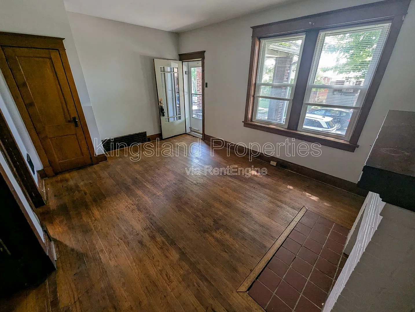 2 bed, 1.0 bath, 912 sqft, $1,000 — Photo 2