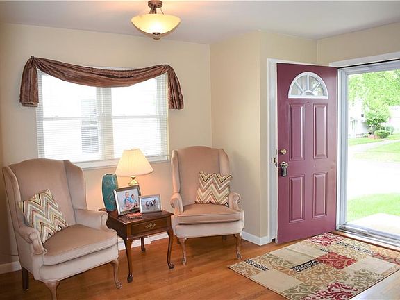 2nd image of 1120 Lincoln St
