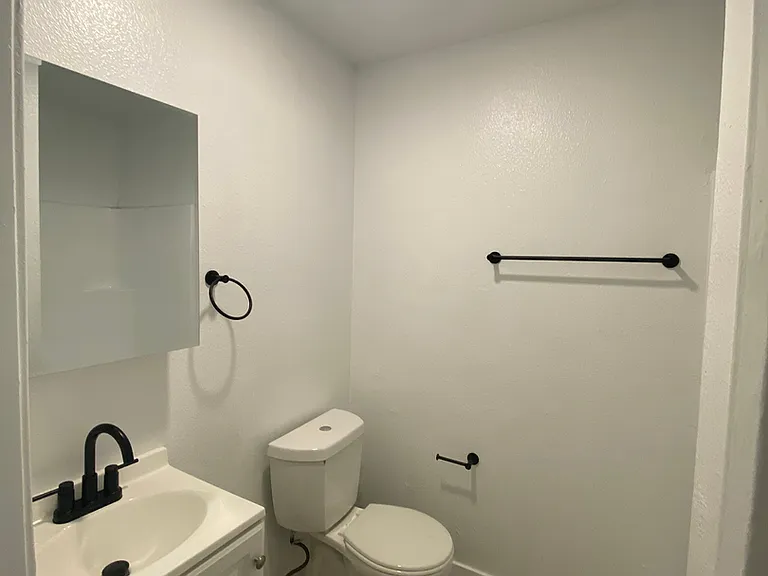 27th Street Studios and One Bedrooms — Photo 23