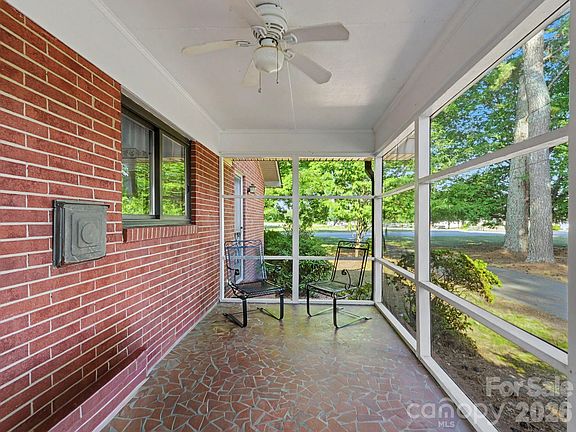 4th image of 1006 S Main St