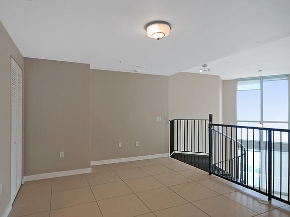 4th image of 300 S Biscayne Blvd APT 1018