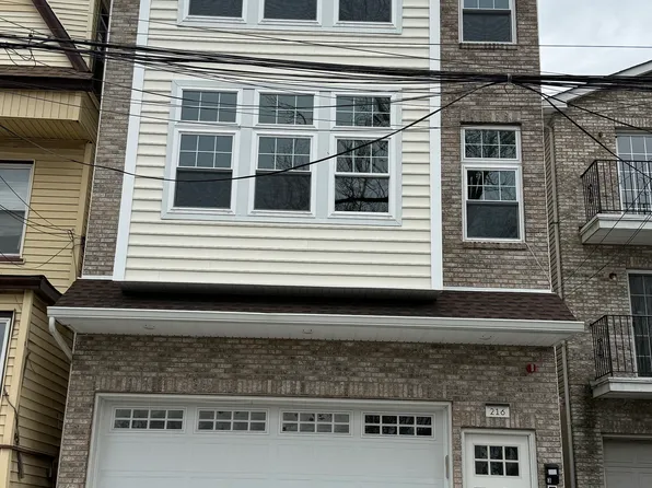 216 S 12th St #3, Newark, NJ 07107