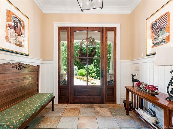 5th image of 103 Montrose Ln