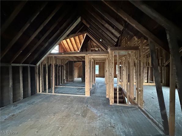 376 Runn St, Berea, OH 44017