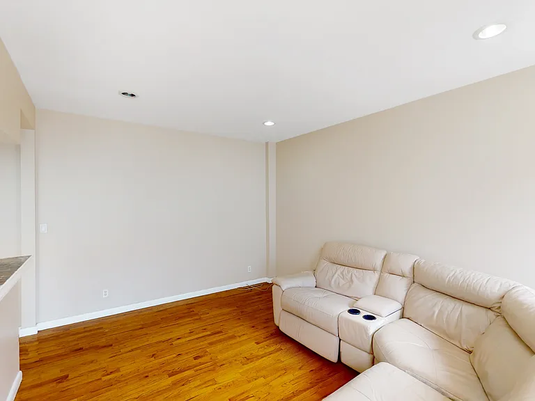 180 Claremont Ave #21 — Photo 9