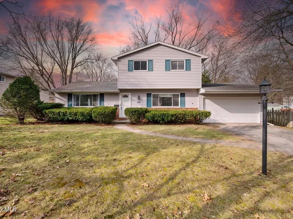 6946 Kinsman Dr, Sylvania, OH 43560