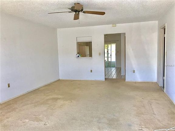 2nd image of 834 Oxford Ct