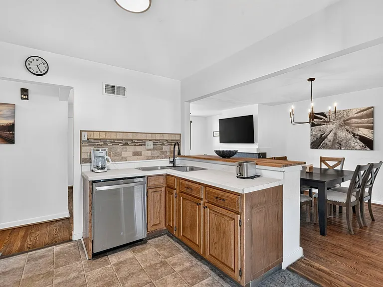615 Loyola Dr — Photo 17