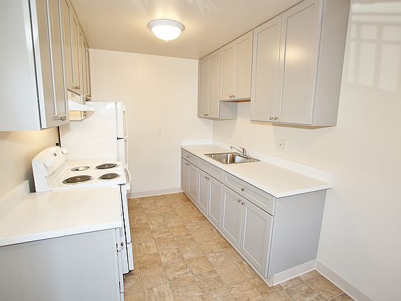 4th image of 1711-1715 164th Ave #13-2