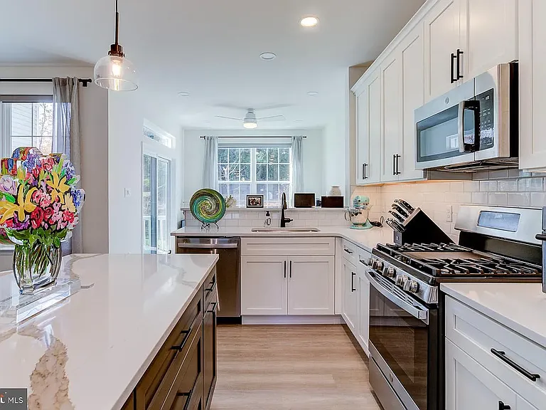 249 Grove View Dr — Photo 3