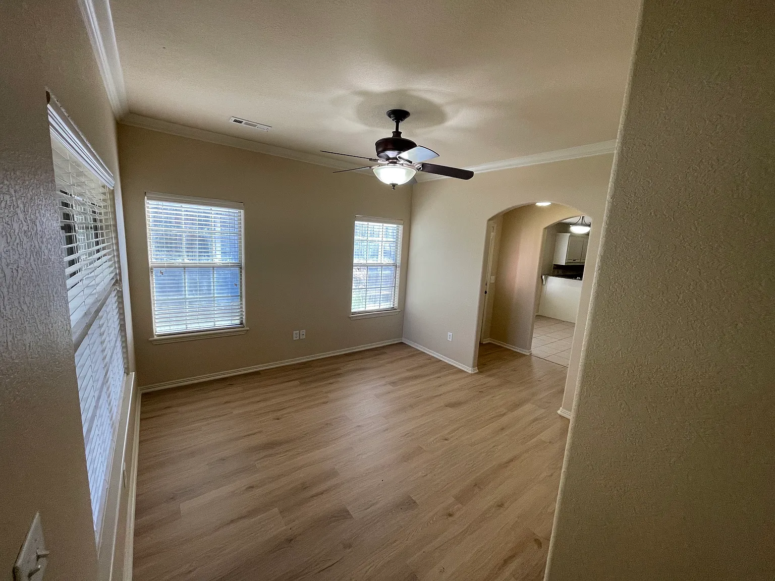 2 bed, 1000 sqft, $1,500 — Photo 3
