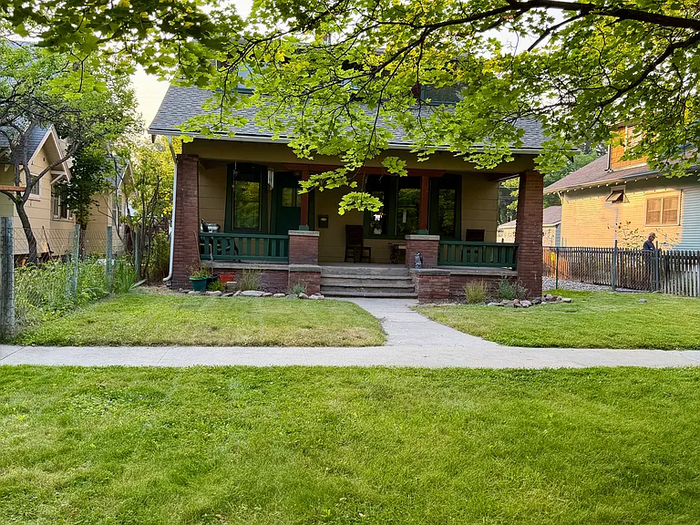 417 Blaine St — Photo 1