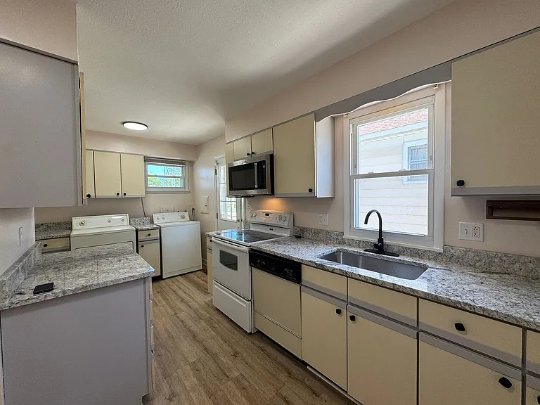 3415 Center Dr — Photo 8