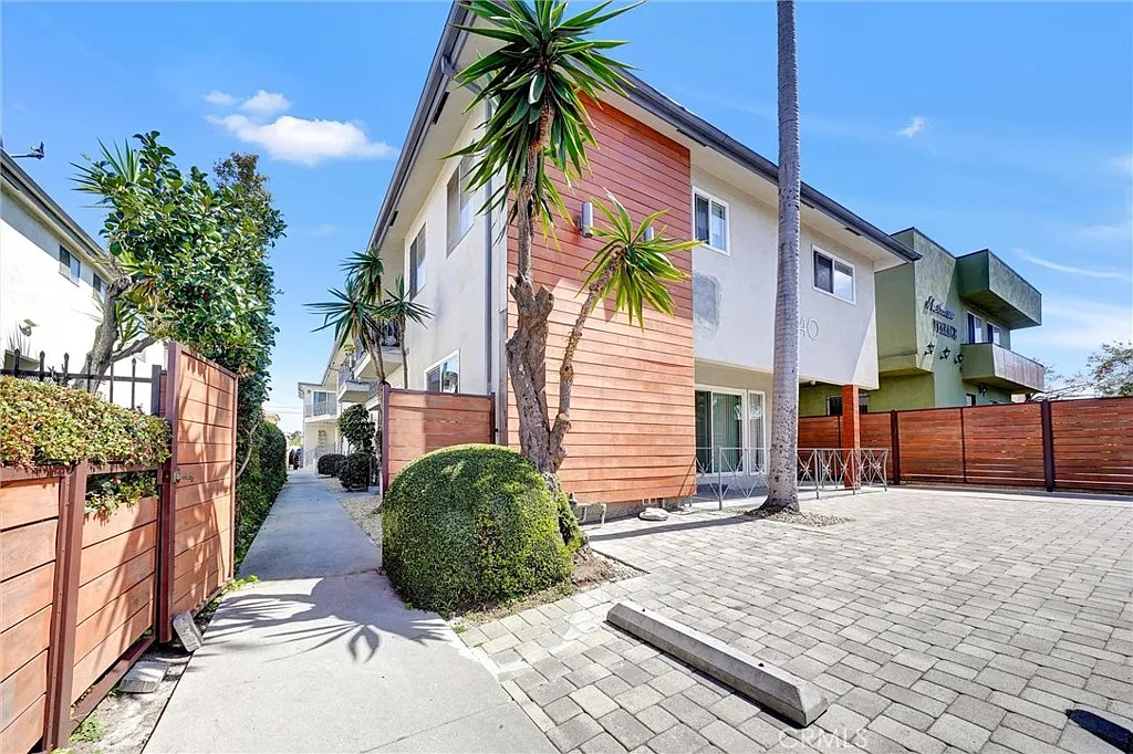 3 bed, 1350 sqft, $3,850 — Photo 1
