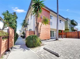 2040 S Sherbourne Dr