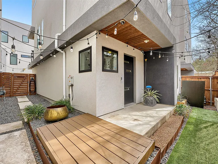 2301 Bluebonnet Ln #4 — Photo 4