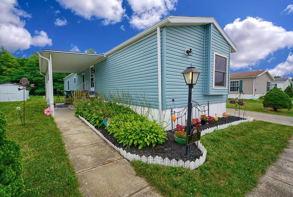 230 Rosie Ave photo 1