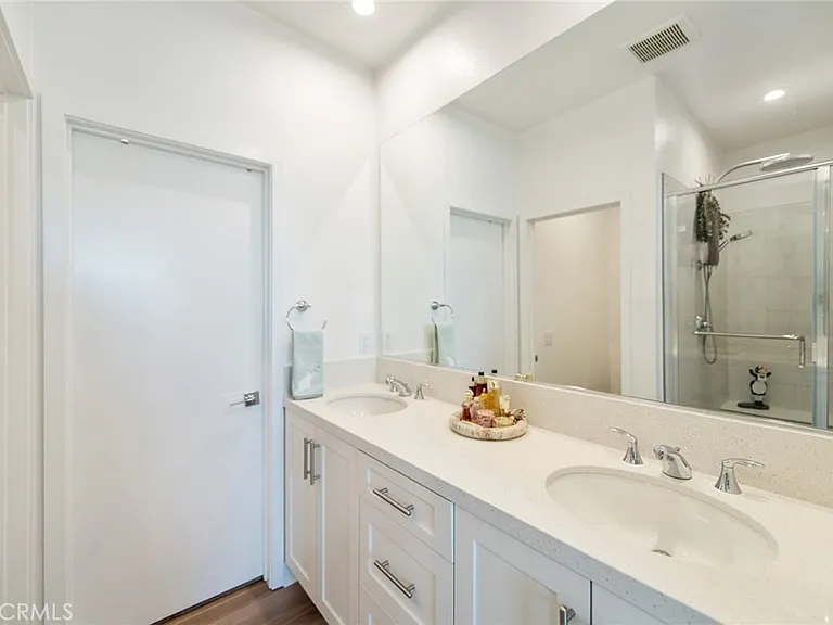 1515 W Bushell St — Photo 6