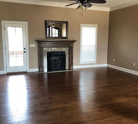 4th image of 211 Plantation Springs Dr