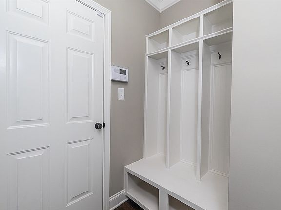 5th image of 211 Amberley Ct