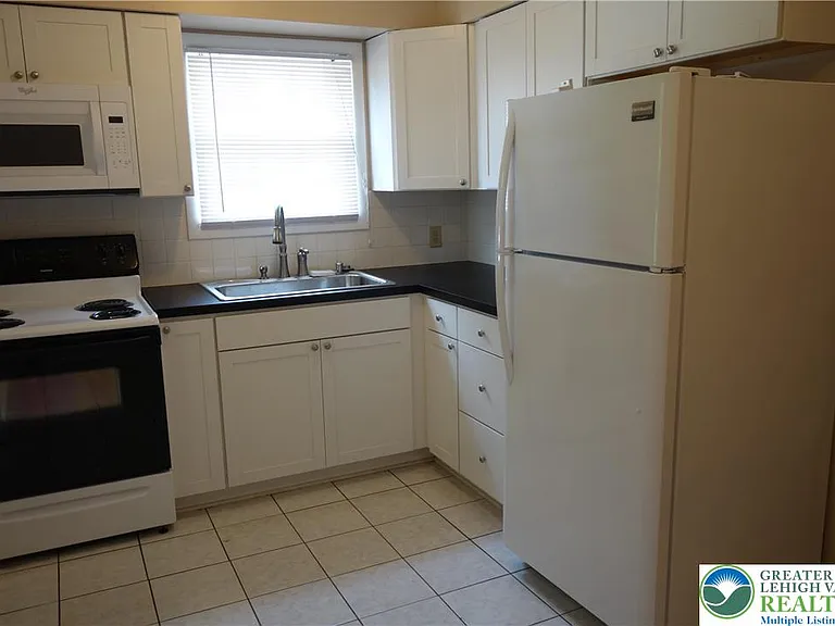 2754 Suzanne Way — Photo 7