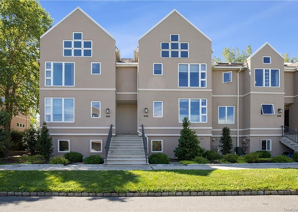 1st image of 210 Gair St