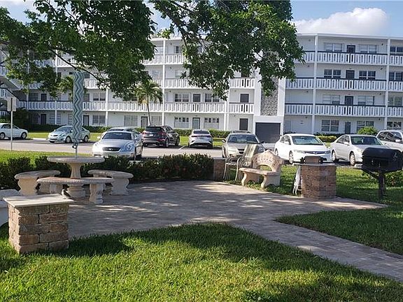 2nd image of 142 Oakridge Cir #142-J