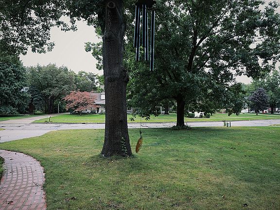 3rd image of 5052 Queen Victoria Ln