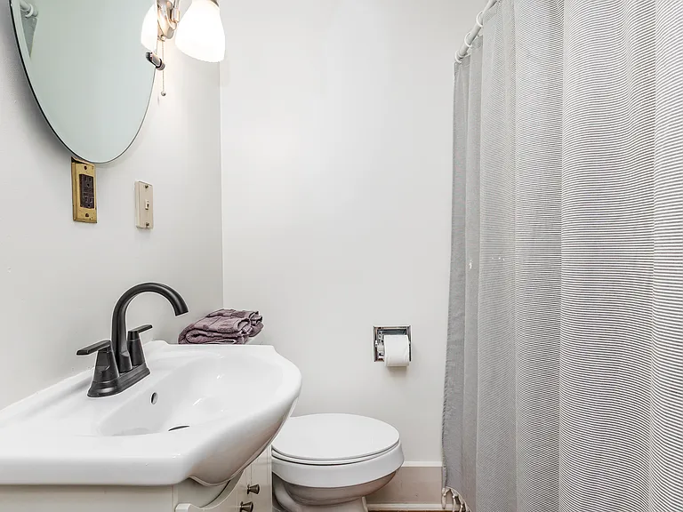 1155 Grove Ter — Photo 45