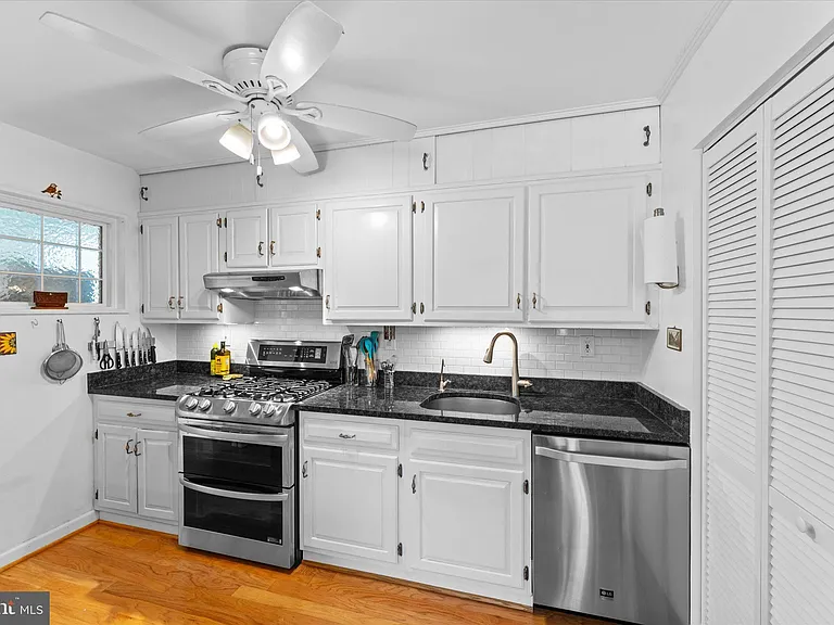 6327 Everglades Dr — Photo 6