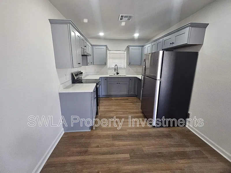 4 bed, 2.0 bath, 1850 sqft, $2,175 — Photo 2
