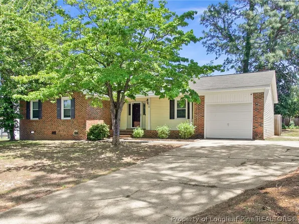 2109 Hollyridge Pl, Fayetteville, NC 28304