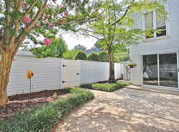 5th image of 7045 Stonington Ln