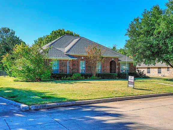 3rd image of 2414 Jolinda Ln