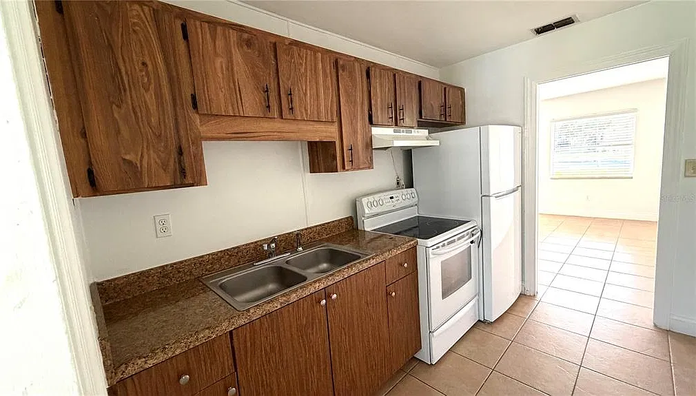 2 bed, 1.0 bath, 604 sqft, $1,350 — Photo 3